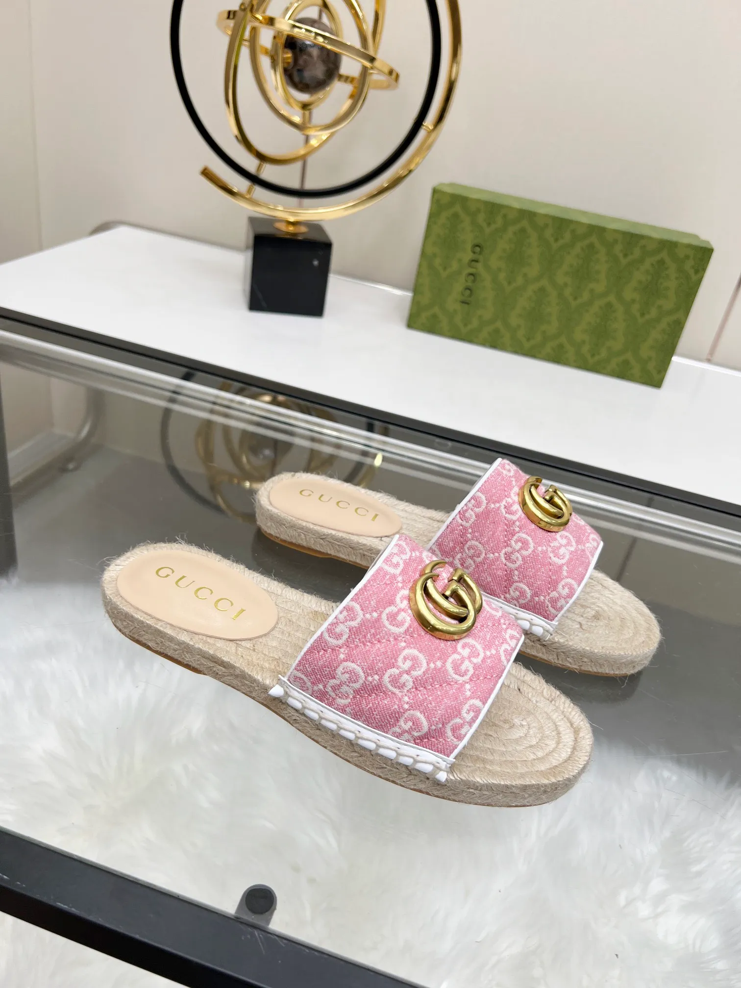 👟👟Ex-factory price 320👟👟 Gucci slippers fisherman shoes new color Injection molded one-piece straw bottom, high-end quality Fabric: Double G imported fabric Lining: sheepskin lining Code number: 35~42 Fabric styles include apricot, floral, pink, black, blue, burgundy, champagne, green, orange, cyan, starry sky, more than 30 colors to choose from, many colors to be updated in the future ,,,,,,,,